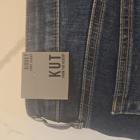 NWT Kut From The Cloth Gidget Fray Denim Shorts Blue Size 6 - Picture 3 of 8